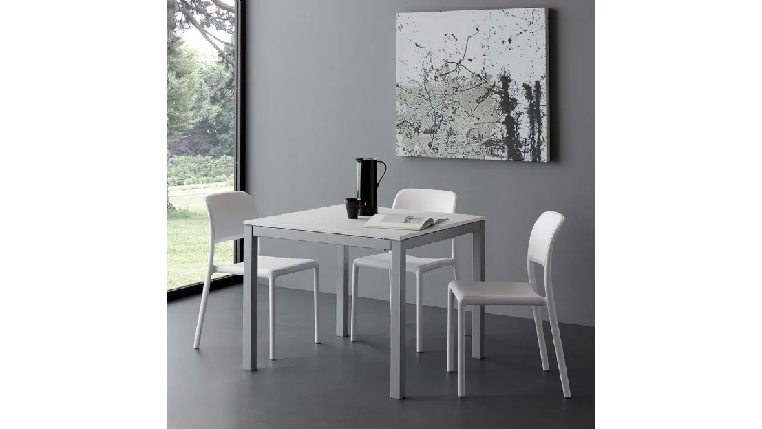 Tavolo allungabile Majestic Quadro in nobilitato bianco con struttura in metallo verniciato alluminio di La Seggiola